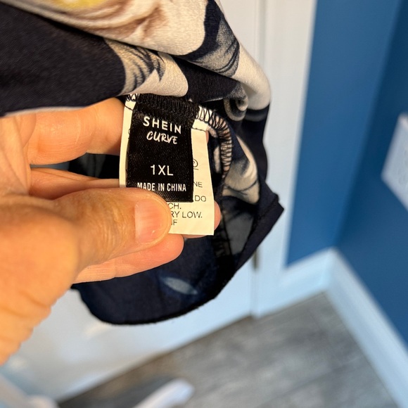 SHEIN Dark Blue Floral Ruffle Top - Picture 4 of 7